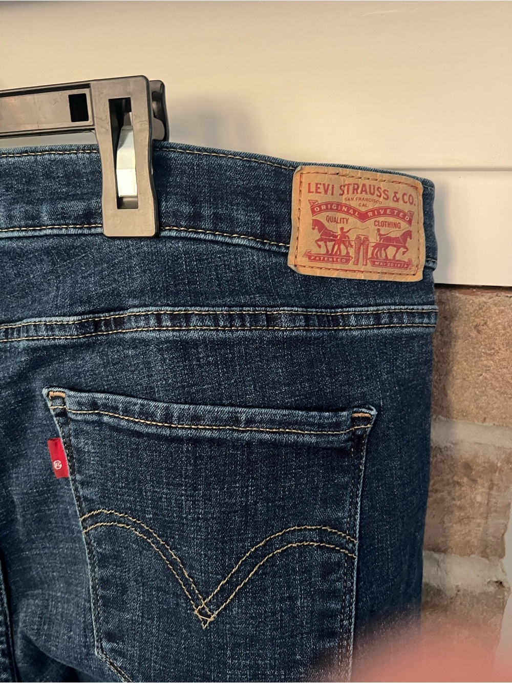 Levi's Women's Straight Leg Jeans in Dark Blue Wash - Picture 4 of 4